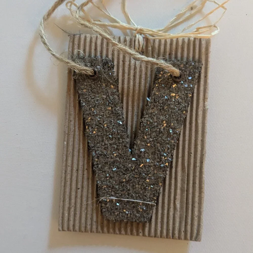 NWT Gold Glitter Letter 'V' Primitive Corrugated Sign Michaels Home Wall Decor - Picture 2 of 8